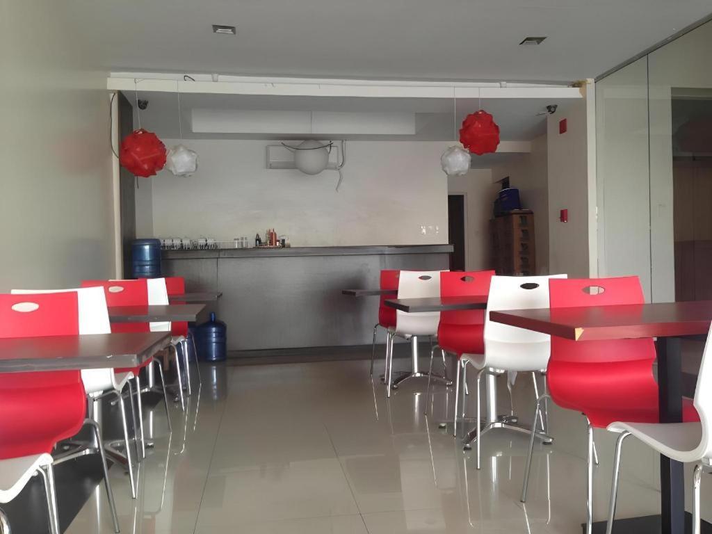 Cherry Midtown Hotel Olongapo Exterior photo