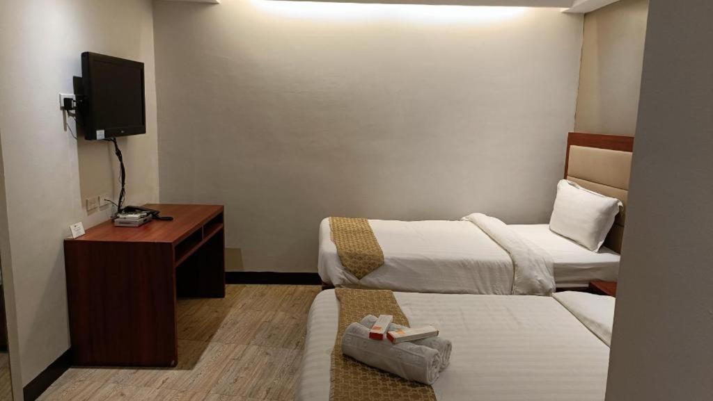 Cherry Midtown Hotel Olongapo Exterior photo